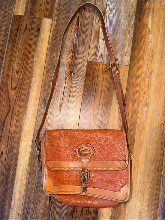 Dooney & Bourke Handbags - Vintage Dooney & Bourke Tan/Brown Pebbled Leather Crossbody bag